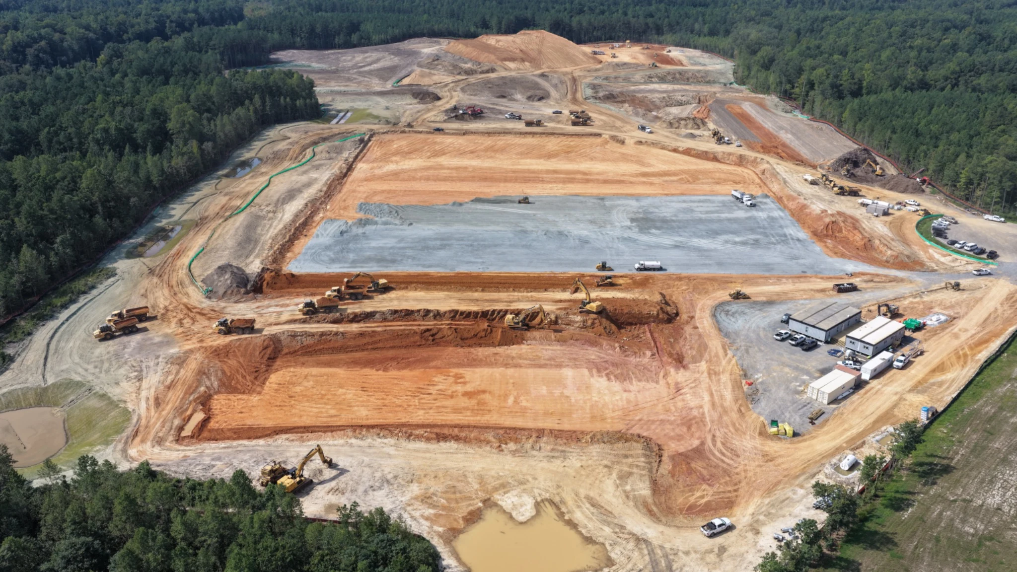 Front-facing record of the central pad, equipment and construction circulation.