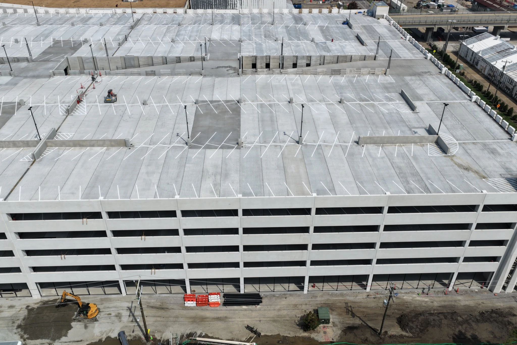 Structured parking deck site relationship
